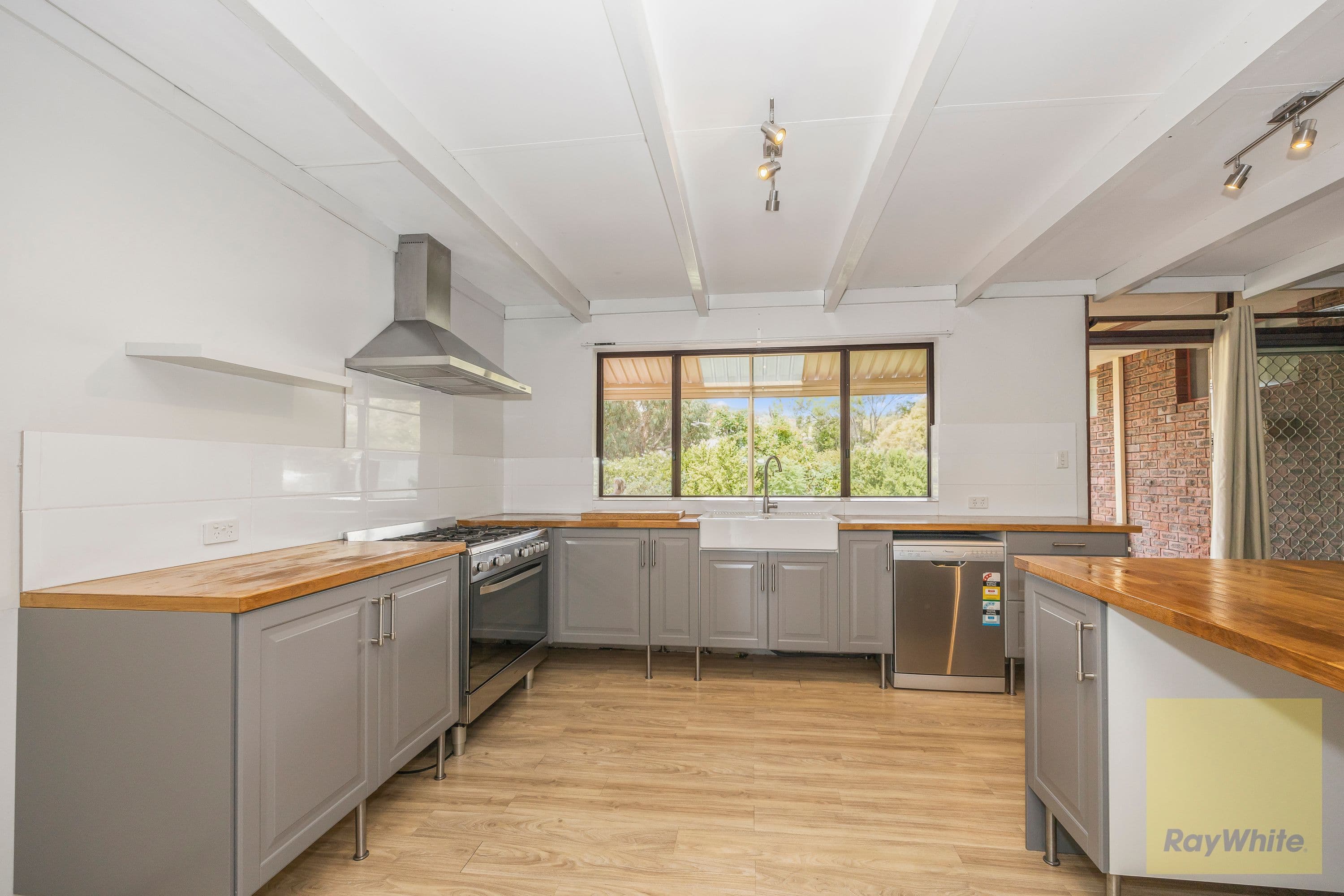 9 Scenic Drive, Maida Vale WA 6057, Maida Vale - Thumbnail 4