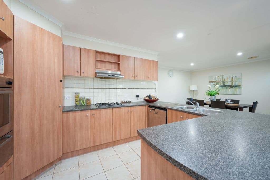 11 Eastwood Place, Craigieburn VIC 3064, Craigieburn - Thumbnail 2