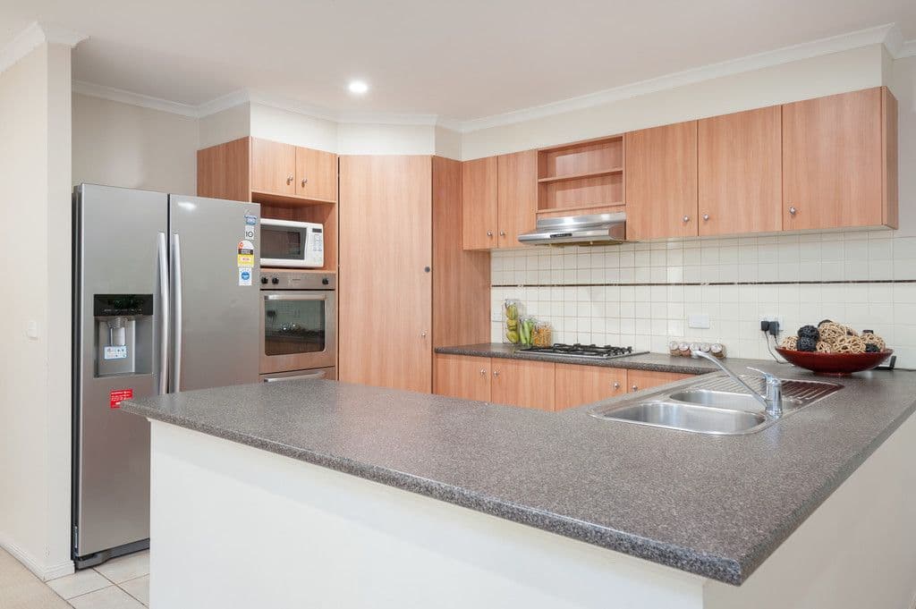 11 Eastwood Place, Craigieburn VIC 3064, Craigieburn - Thumbnail 3
