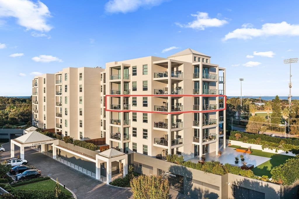 A403/5 Grand Court, Fairy Meadow - Thumbnail 4