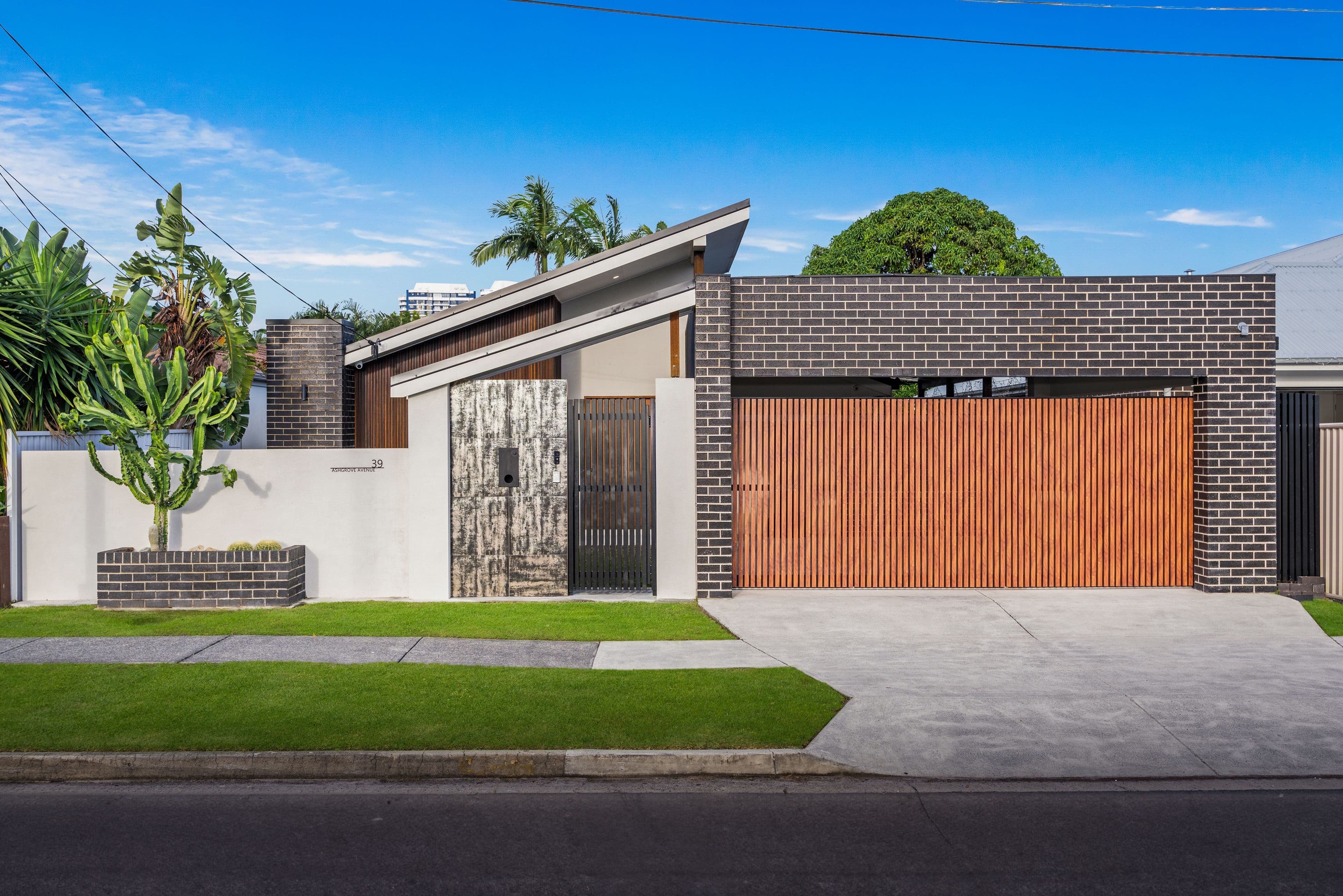39 Ashgrove Avenue, Runaway Bay QLD 4216, Runaway Bay - Image 1