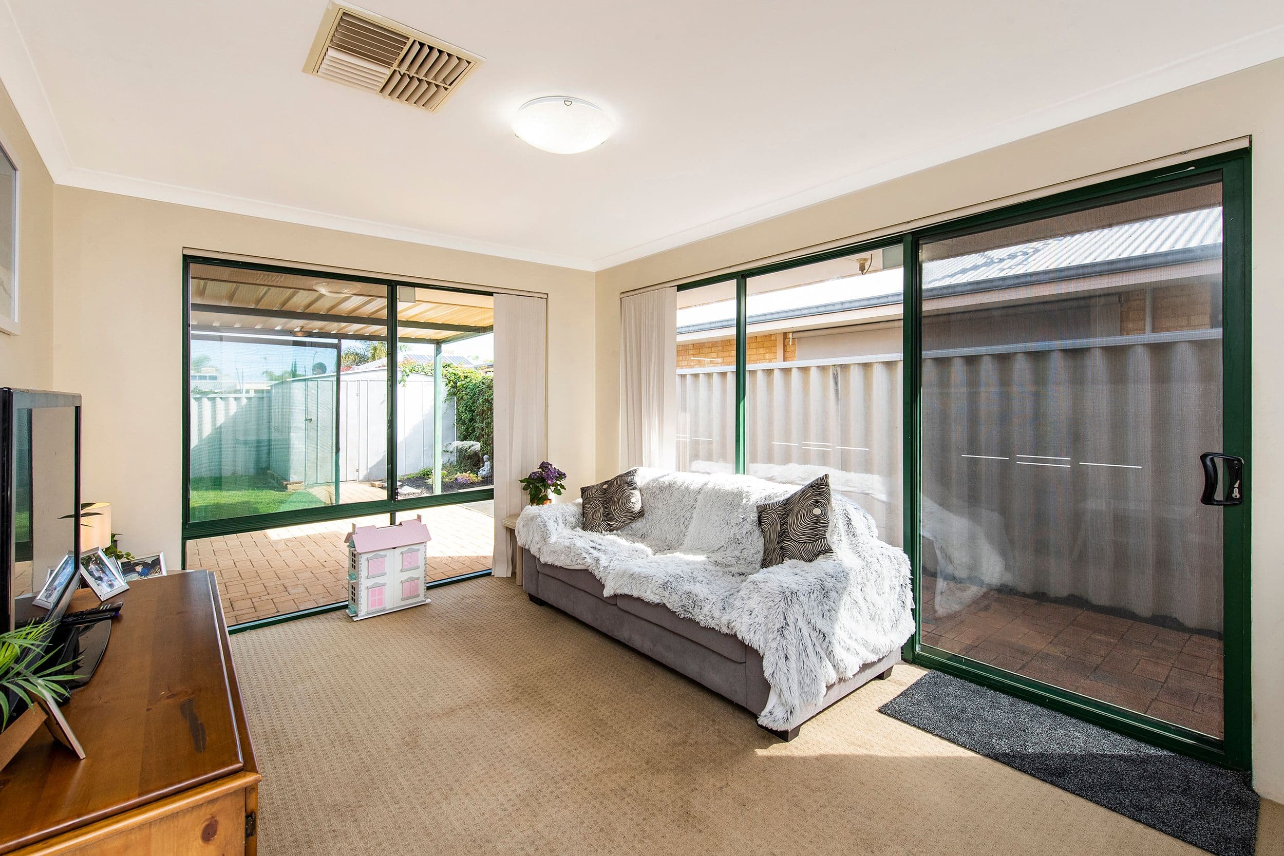 8 Isdell Mews, Waikiki WA 6169, Waikiki - Thumbnail 3