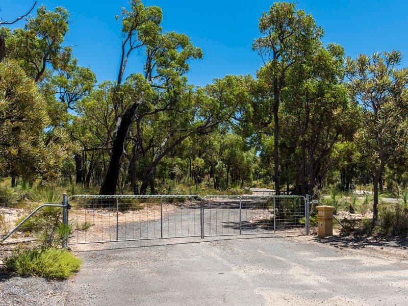 140 Rosewood Drive, Chittering WA 6084, Chittering - Thumbnail 2