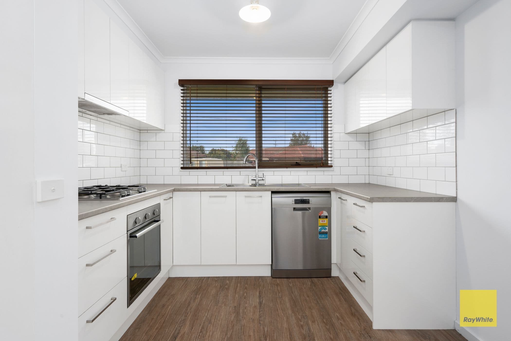 9 Cosmos Court, Whittington VIC 3219, Whittington - Thumbnail 3