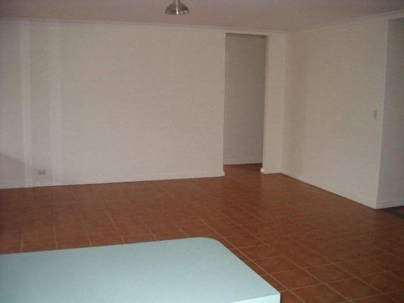 99 WOODBRIDGE Drive, COOLOONGUP WA 6168, Cooloongup - Thumbnail 6