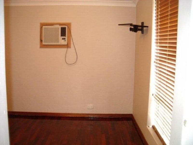 99 WOODBRIDGE Drive, COOLOONGUP WA 6168, Cooloongup - Thumbnail 8