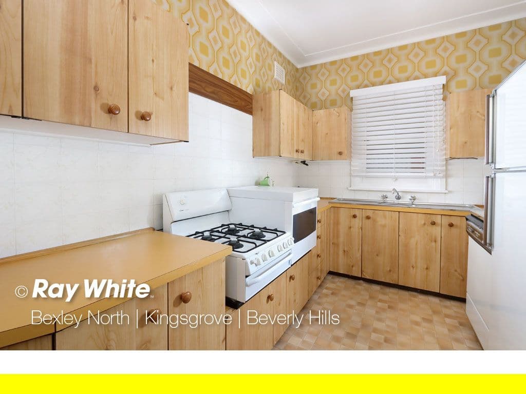 4 Simmons Road, Kingsgrove - Thumbnail 2