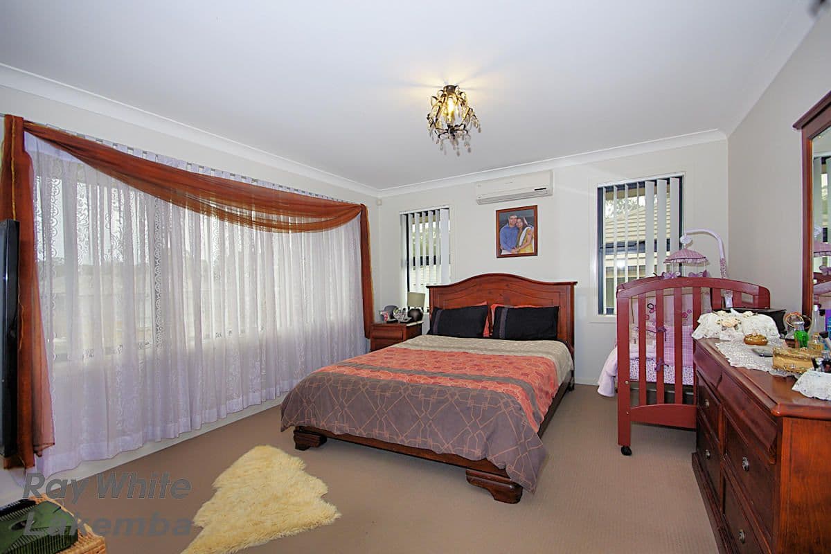 13 Hollyoake Circuit, GLENFIELD NSW 2167, Glenfield - Thumbnail 5