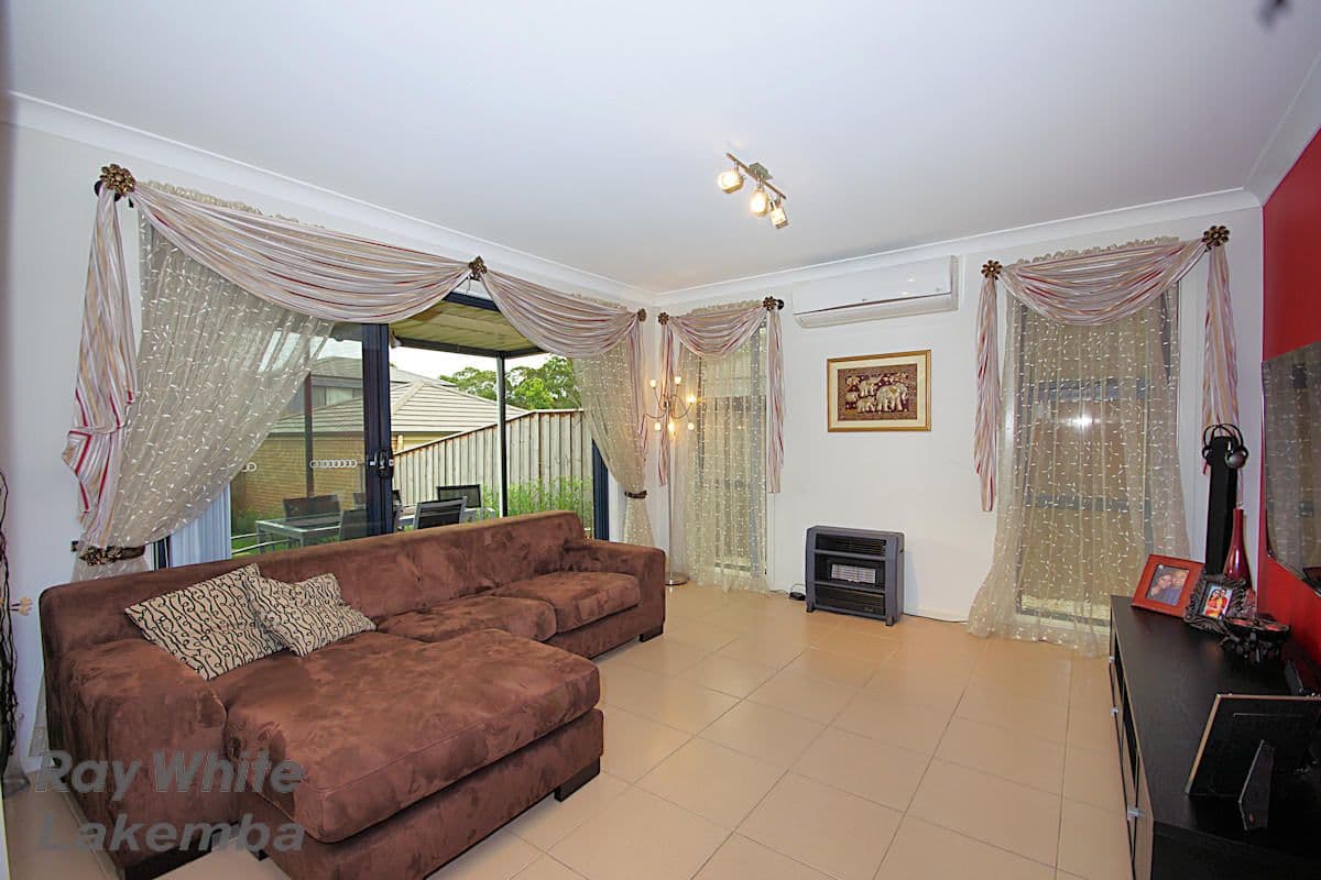 13 Hollyoake Circuit, GLENFIELD NSW 2167, Glenfield - Thumbnail 6