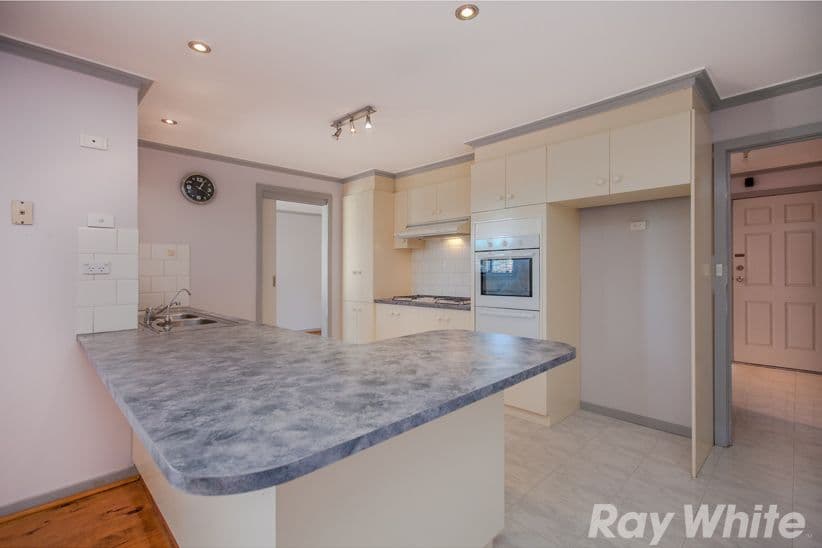 13 John Hunter Court, Mill Park VIC 3082, Mill Park - Thumbnail 2