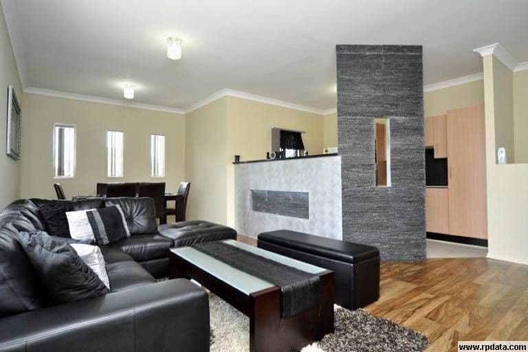 17 Louise Street, SOUTHPORT QLD 4215, Southport - Thumbnail 2