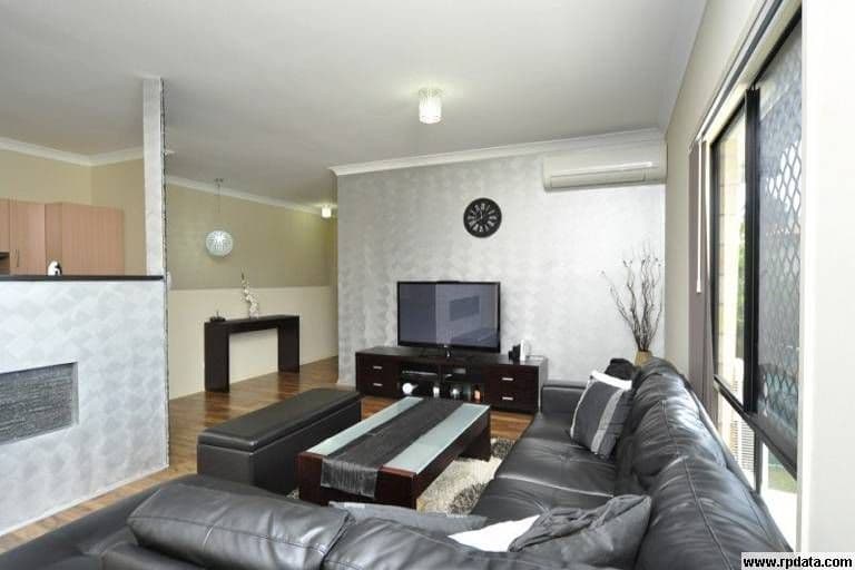 17 Louise Street, SOUTHPORT QLD 4215, Southport - Thumbnail 3