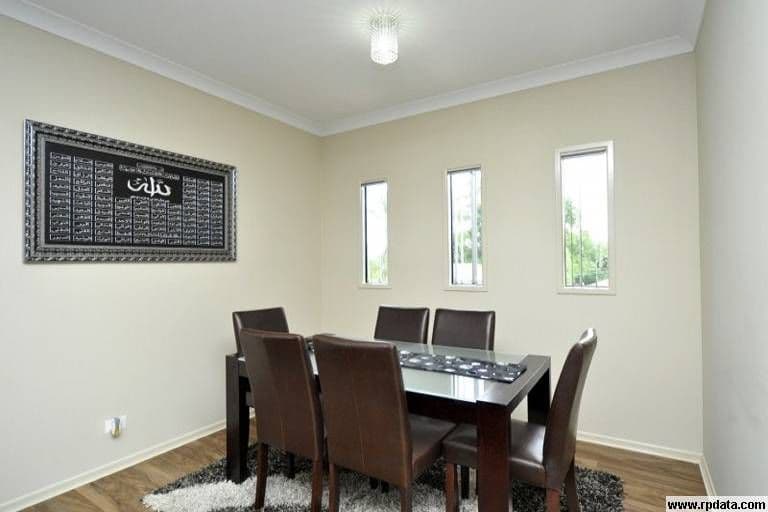 17 Louise Street, SOUTHPORT QLD 4215, Southport - Thumbnail 6