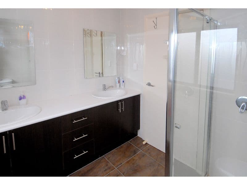 5      Perth Street, CRAIGIEBURN VIC 3064, Craigieburn - Thumbnail 3