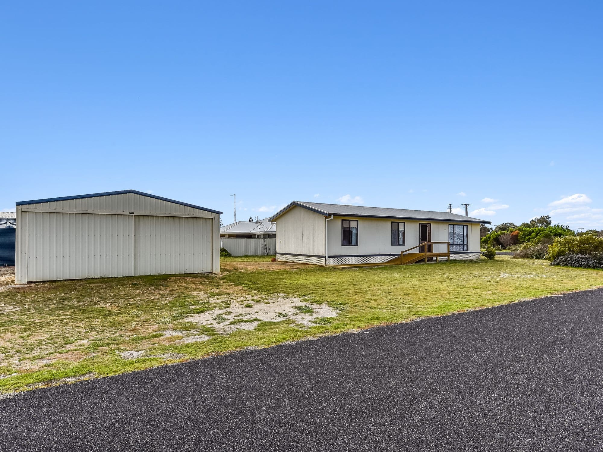 10 Fifteenth Avenue, Kingston Se SA 5275, Kingston Se - Image 1
