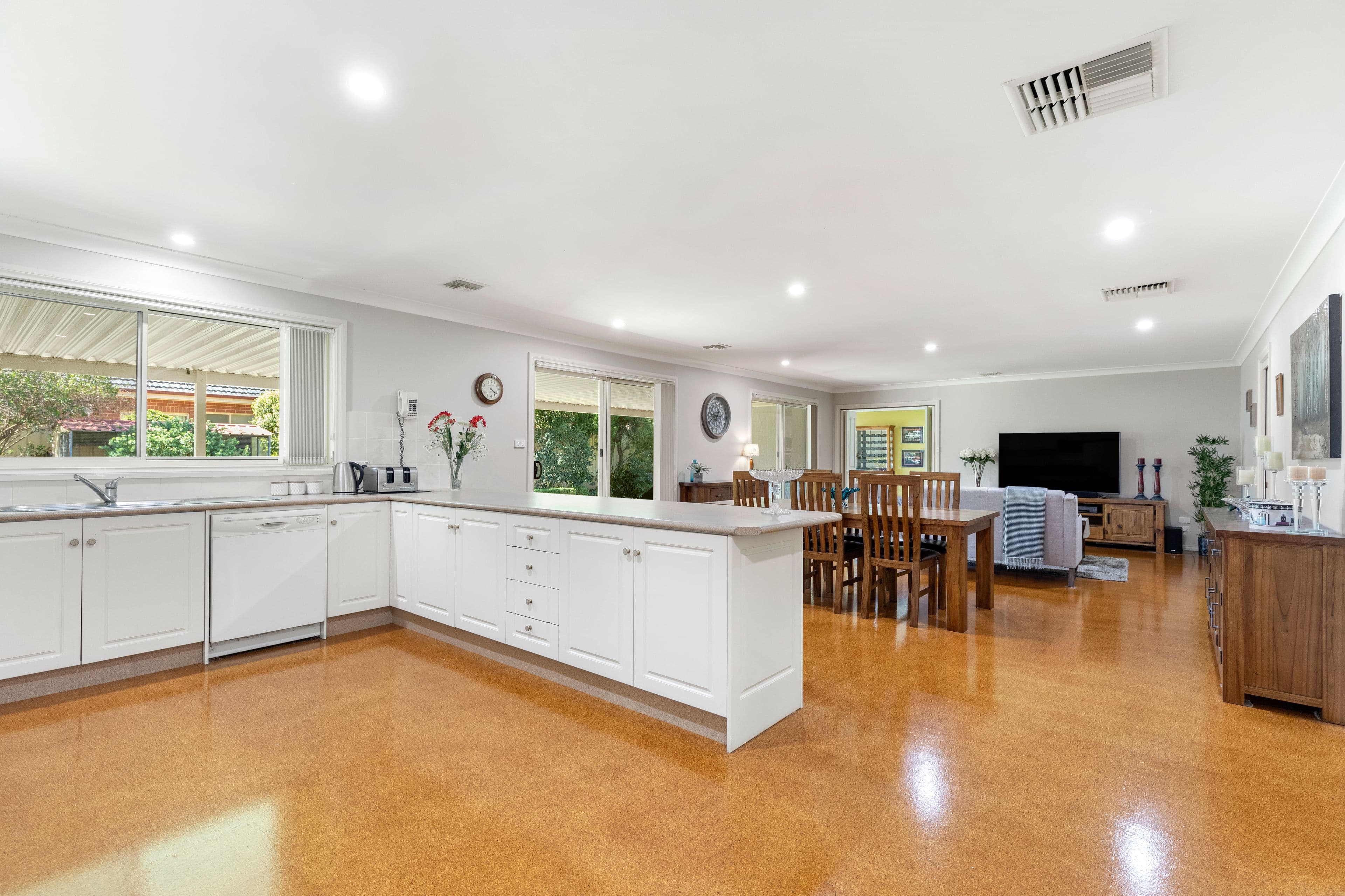 12 Lakehaven Drive, Lake Albert NSW 2650, Lake Albert - Thumbnail 5
