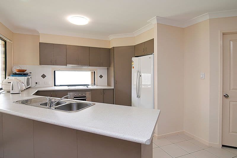 11 GEMVIEW Street, CALAMVALE QLD 4116, Calamvale - Thumbnail 2