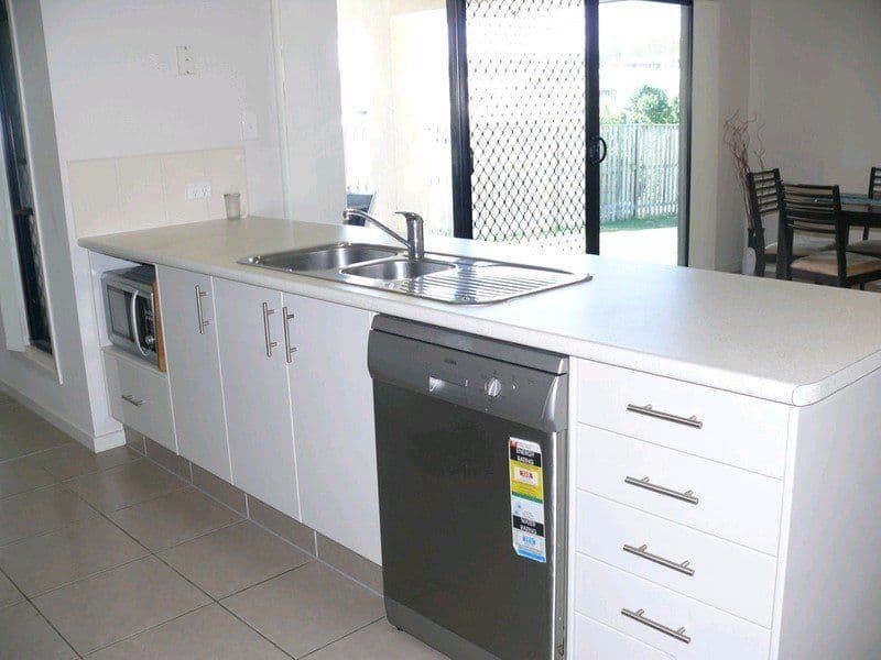 4 Lawley Crescent, PACIFIC PINES QLD 4211, Pacific Pines - Thumbnail 5