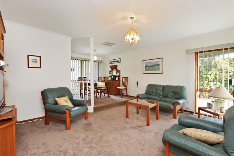 8 Erskine Drive, ROWVILLE VIC 3178, Rowville - Thumbnail 2