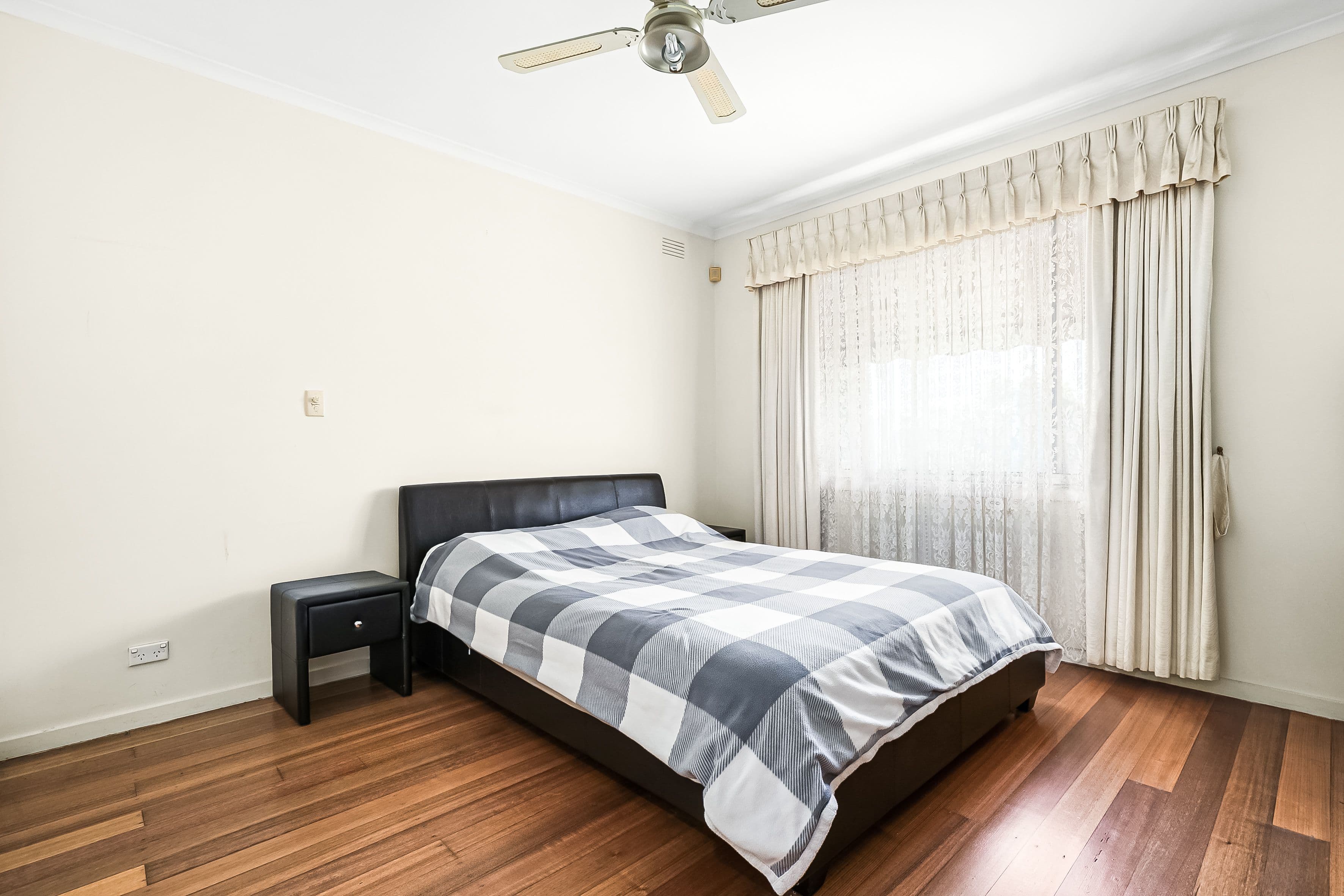 1 Waverley Court, Craigieburn VIC 3064, Craigieburn - Thumbnail 3