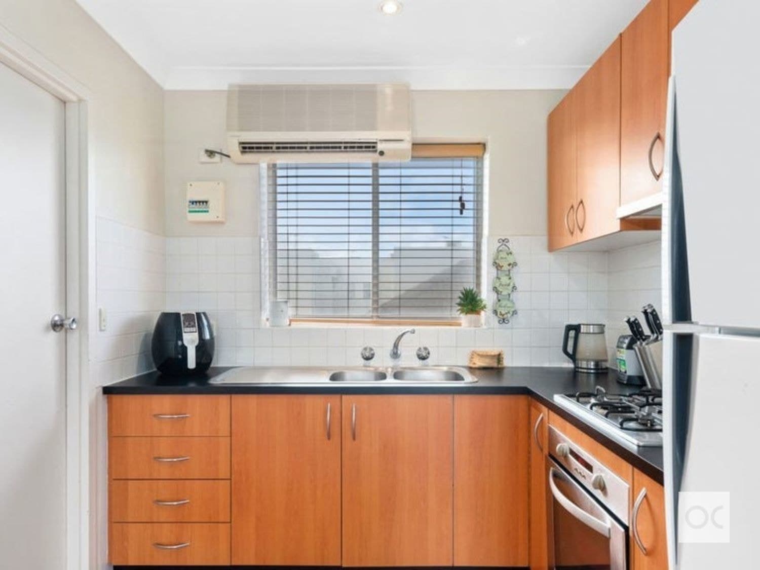 12/4 West Beach Road, West Beach - Thumbnail 2