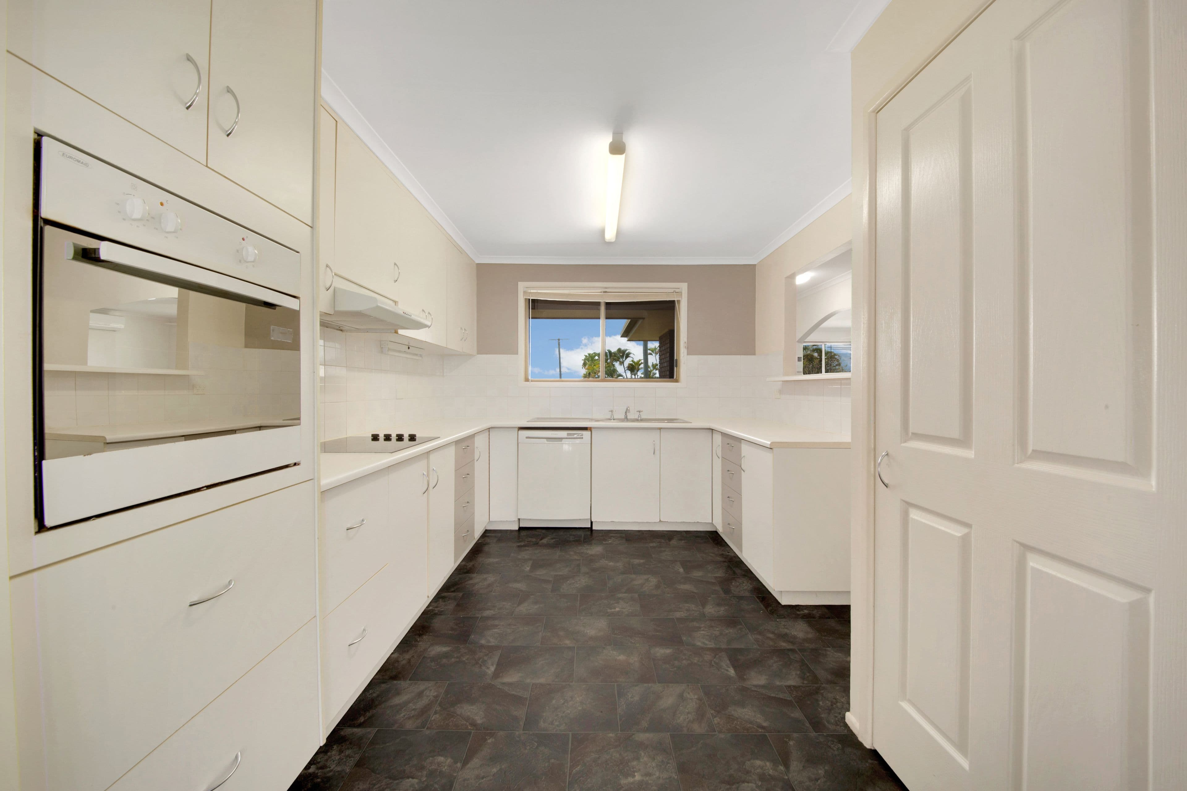 5 McIver Road, Clinton QLD 4680, Clinton - Thumbnail 2