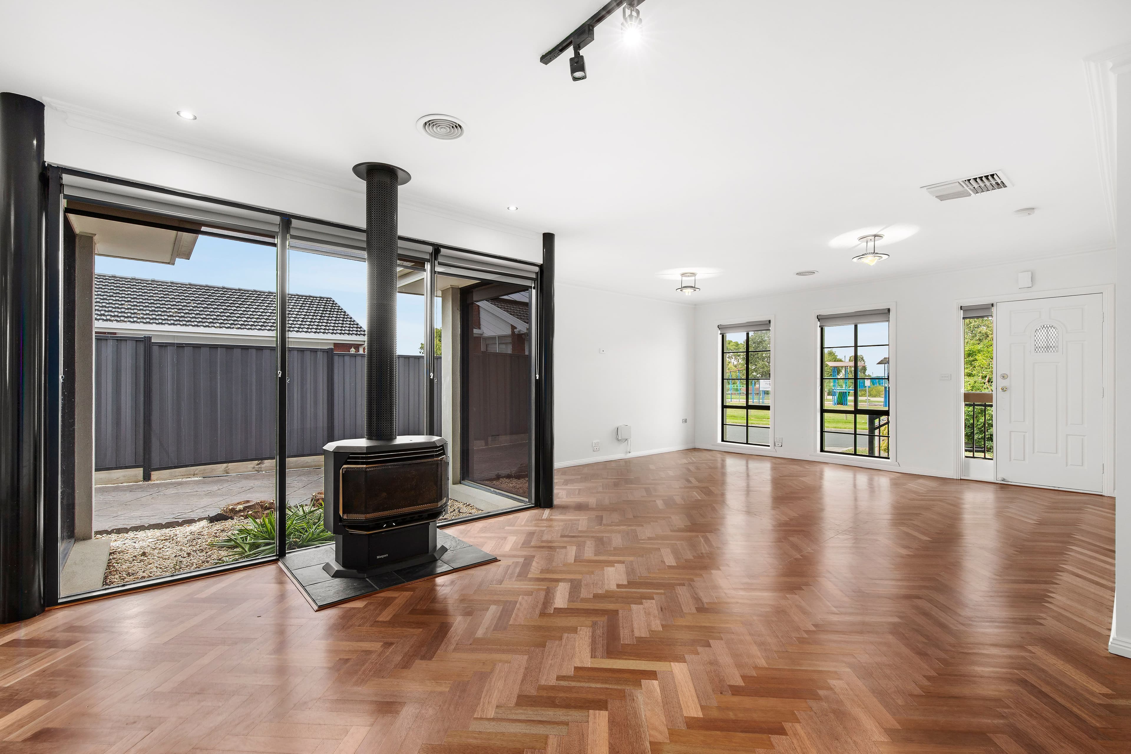 22 Kalman Road, Epping VIC 3076, Epping - Thumbnail 3