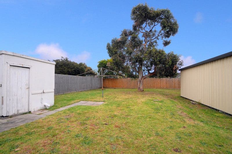 8 Lewellin Grove, CARRUM VIC 3197, Carrum - Thumbnail 3