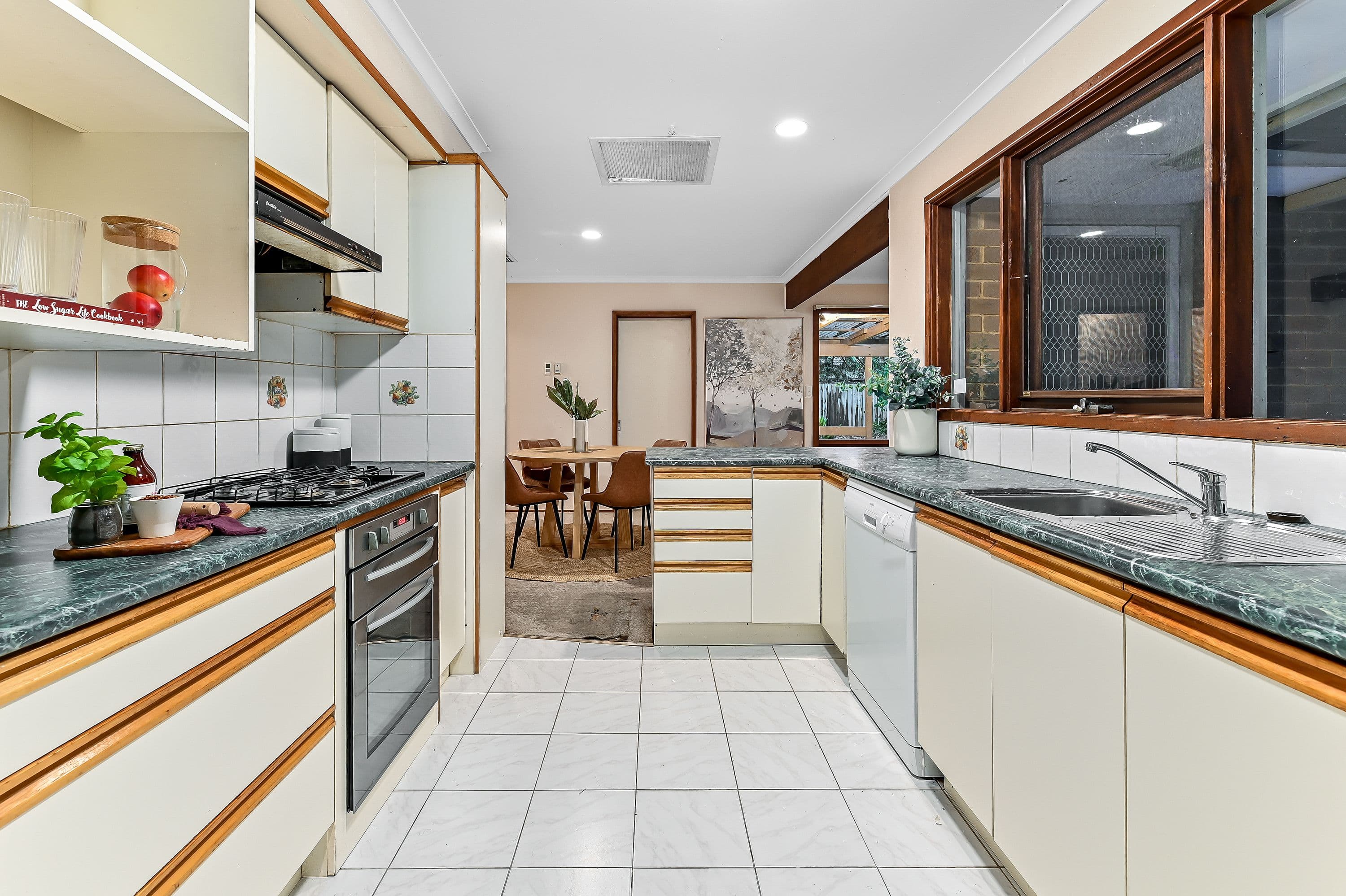 38 Cootamundra Drive, Wheelers Hill VIC 3150, Wheelers Hill - Thumbnail 4