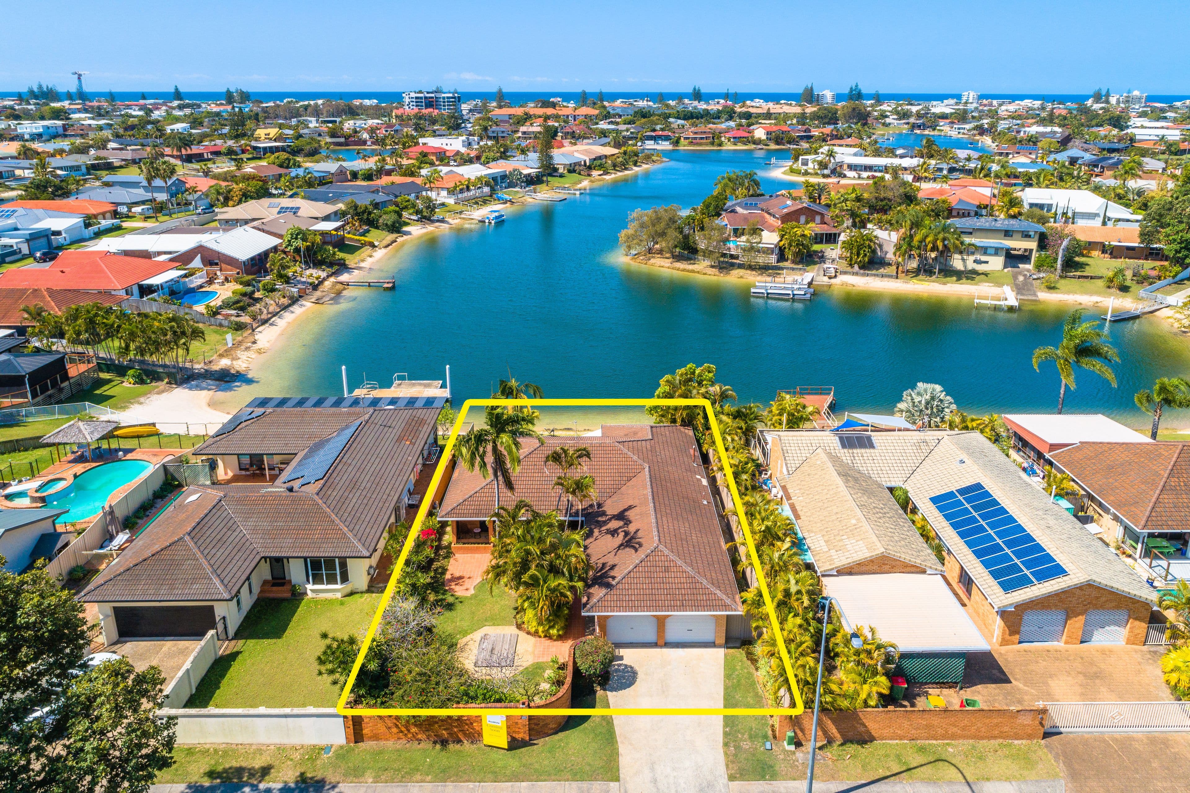 208 Sunshine Boulevard, Mermaid Waters QLD 4218, Mermaid Waters - Thumbnail 2