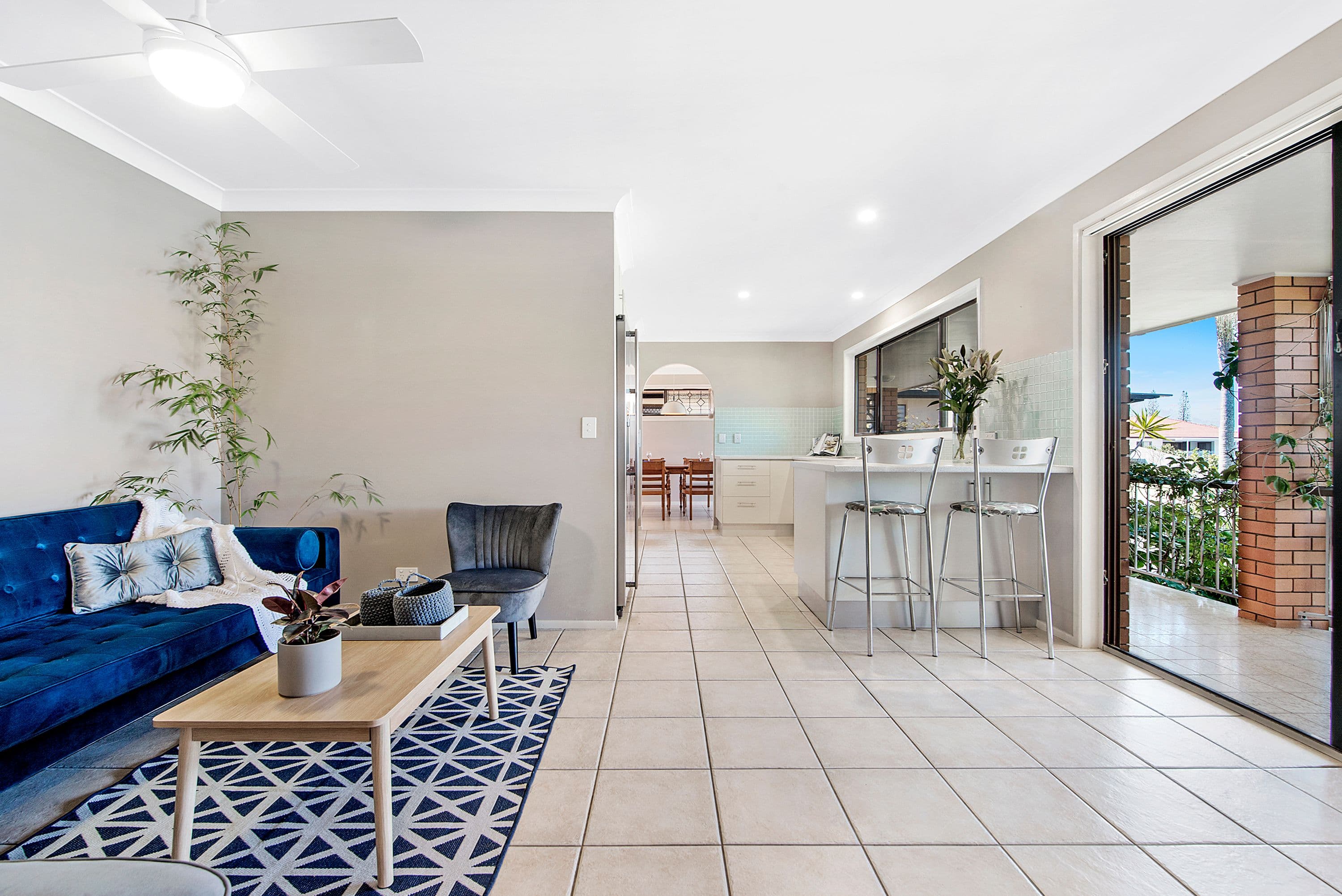 208 Sunshine Boulevard, Mermaid Waters QLD 4218, Mermaid Waters - Thumbnail 3