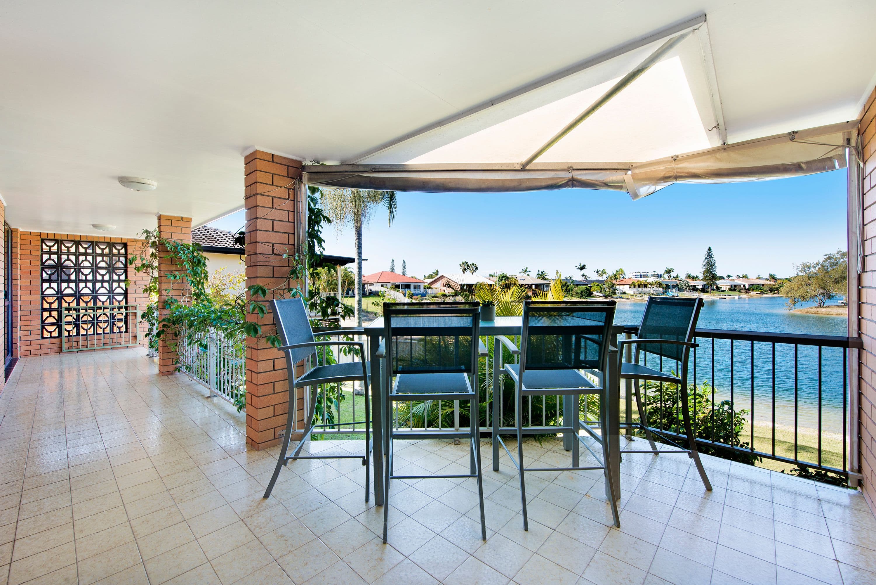 208 Sunshine Boulevard, Mermaid Waters QLD 4218, Mermaid Waters - Thumbnail 4