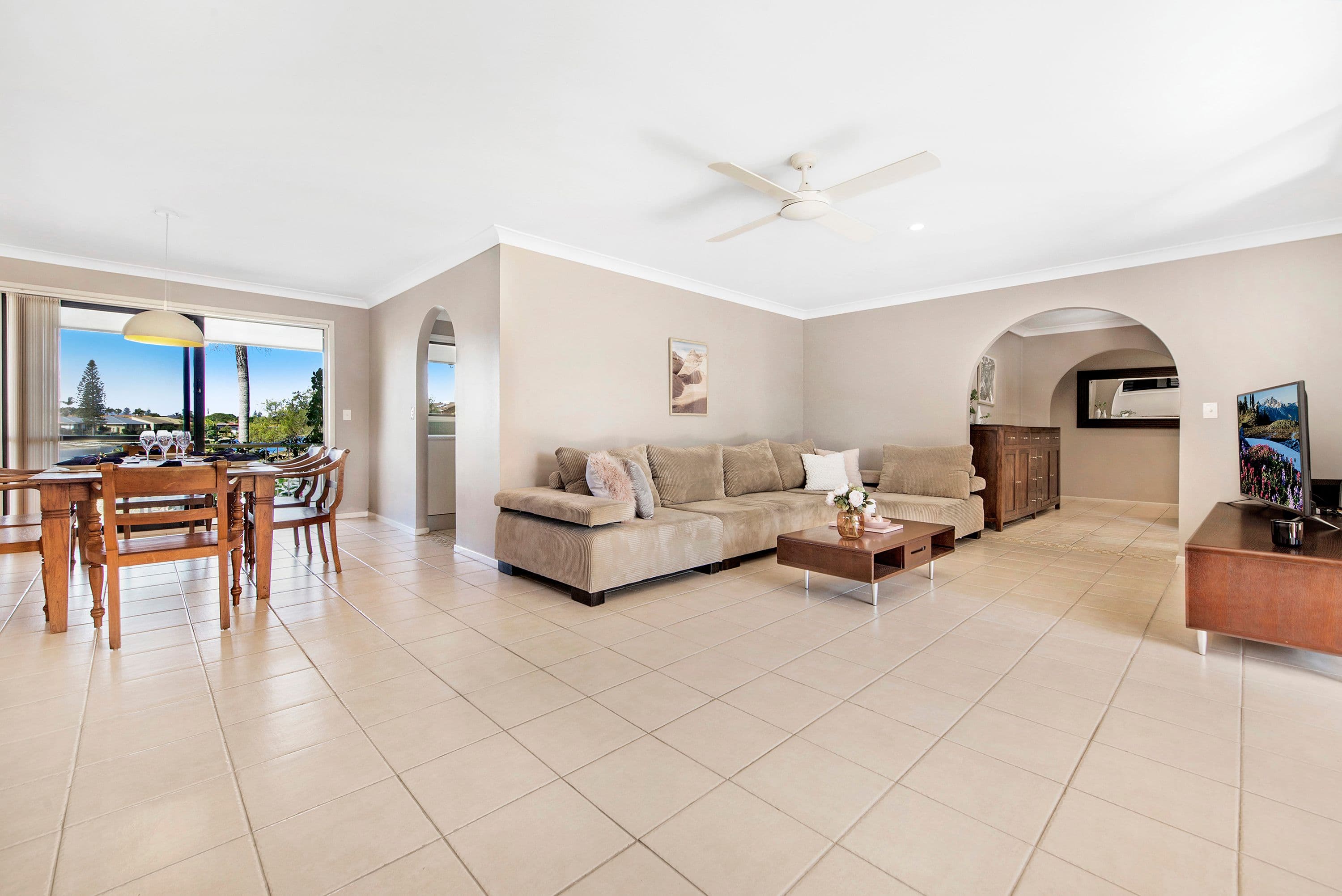 208 Sunshine Boulevard, Mermaid Waters QLD 4218, Mermaid Waters - Thumbnail 5