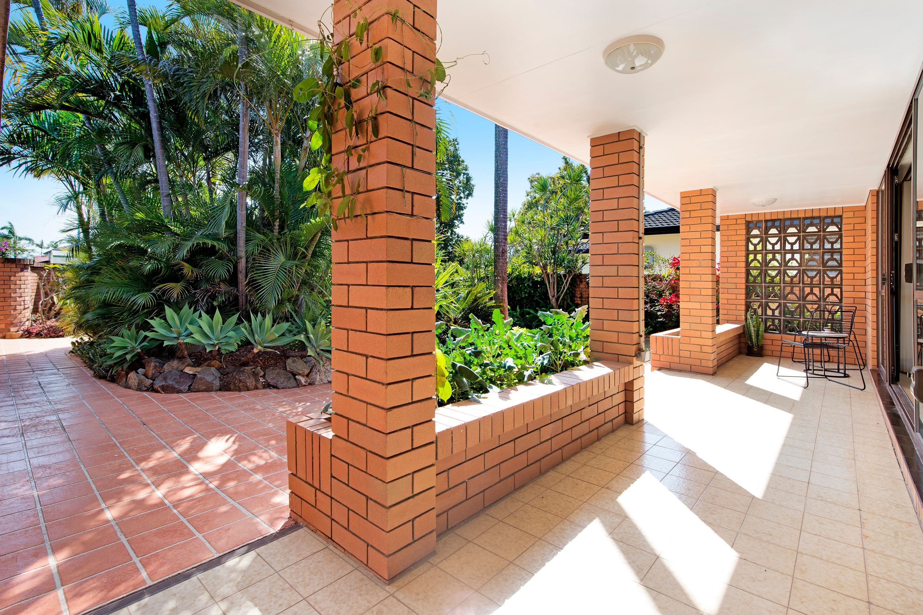 208 Sunshine Boulevard, Mermaid Waters QLD 4218, Mermaid Waters - Thumbnail 7