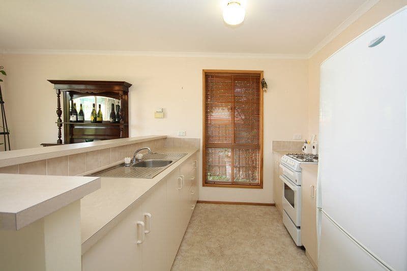 42 Jeanette Crescent, ABERFOYLE PARK SA 5159, Aberfoyle Park - Thumbnail 4