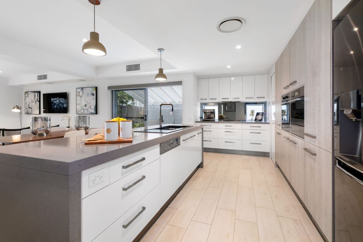 186 Cliveden Avenue, Corinda QLD 4075, Corinda - Thumbnail 5