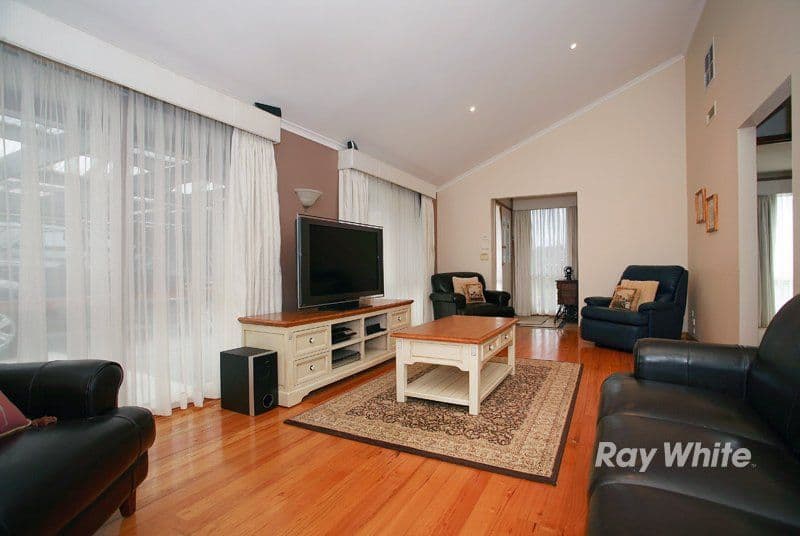 24 Kurrajong Court, CRANBOURNE VIC 3977, Cranbourne North - Thumbnail 2