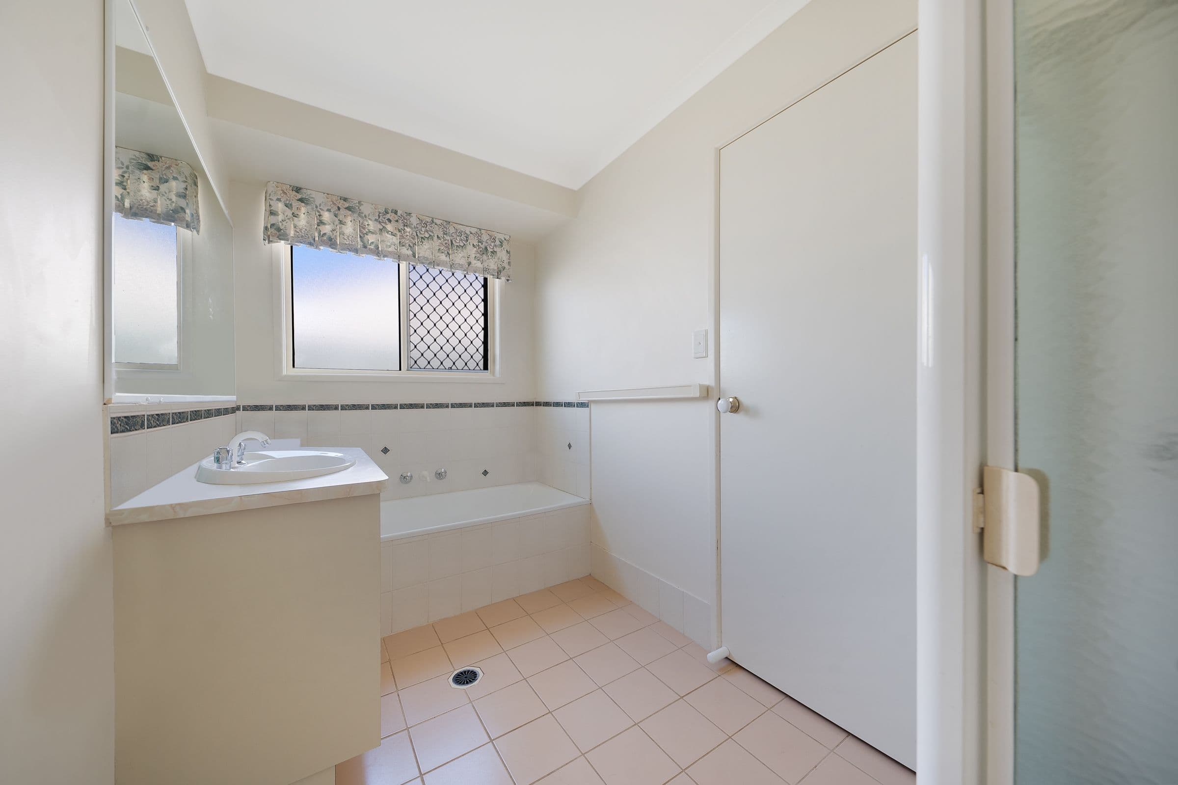 36 Mountain Blue Drive, Kallangur QLD 4503, Kallangur - Thumbnail 7
