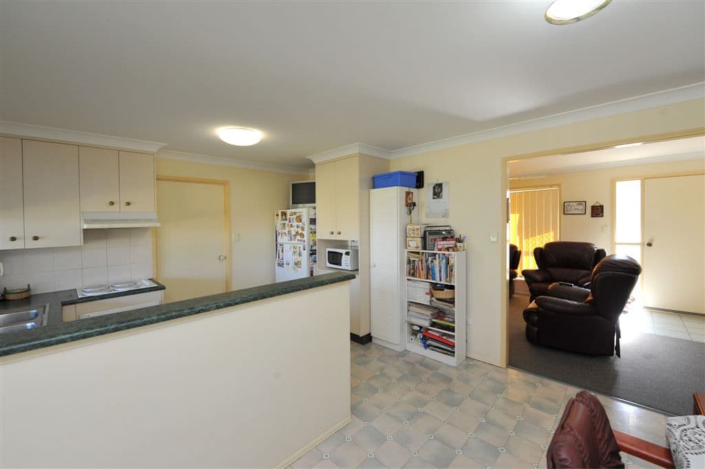 8 Gore Street, WESTBROOK QLD 4350, Westbrook - Thumbnail 3