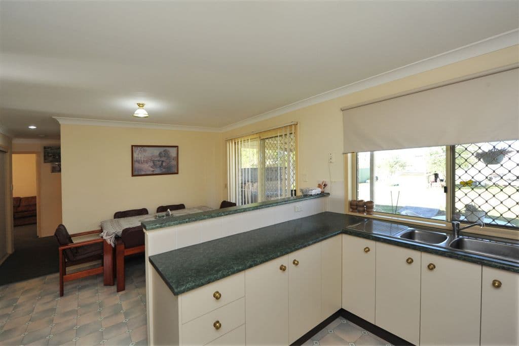 8 Gore Street, WESTBROOK QLD 4350, Westbrook - Thumbnail 5