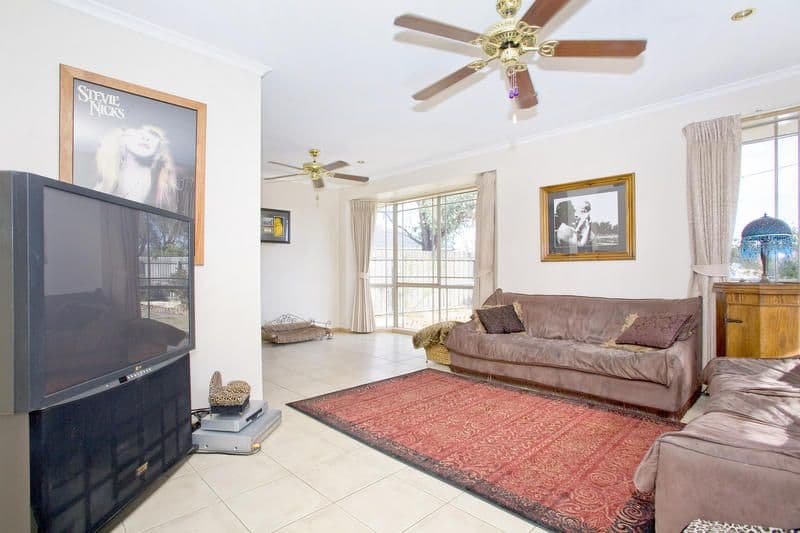 23  Carbine Drive, ST ALBANS PARK VIC 3219, St Albans Park - Thumbnail 2