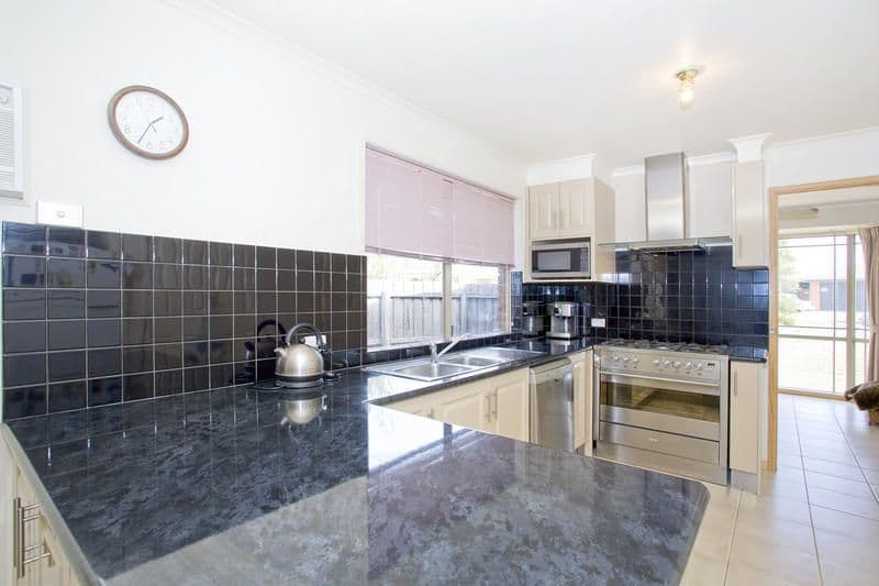 23  Carbine Drive, ST ALBANS PARK VIC 3219, St Albans Park - Thumbnail 3