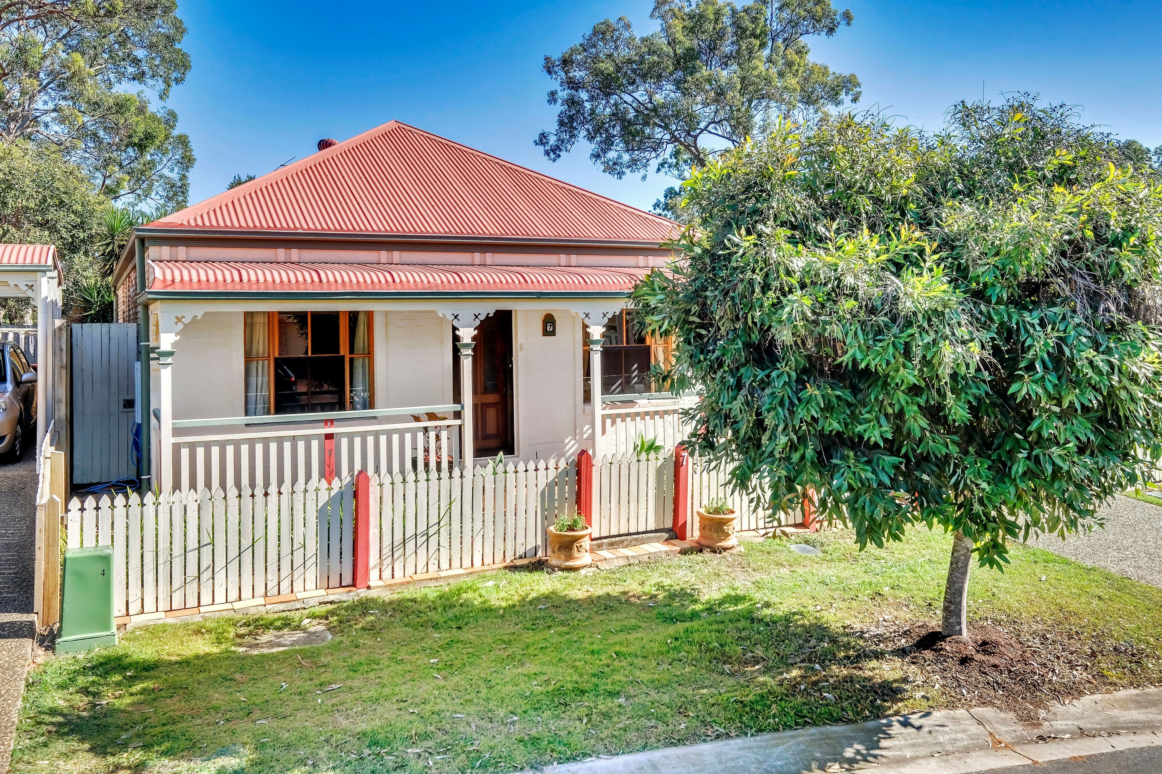 7 CHELSEA Place, Forest Lake QLD 4078, Forest Lake - Thumbnail 2