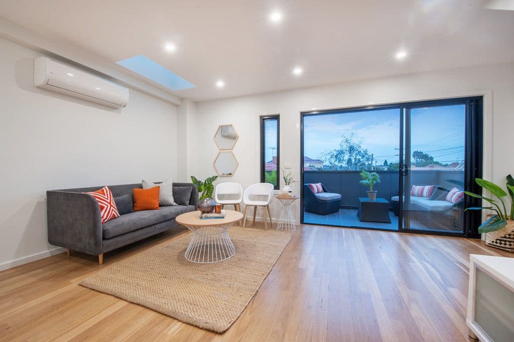 98 Liston Avenue, Reservoir VIC 3073, Reservoir - Thumbnail 3