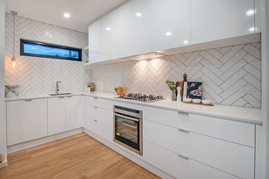 98 Liston Avenue, Reservoir VIC 3073, Reservoir - Thumbnail 5