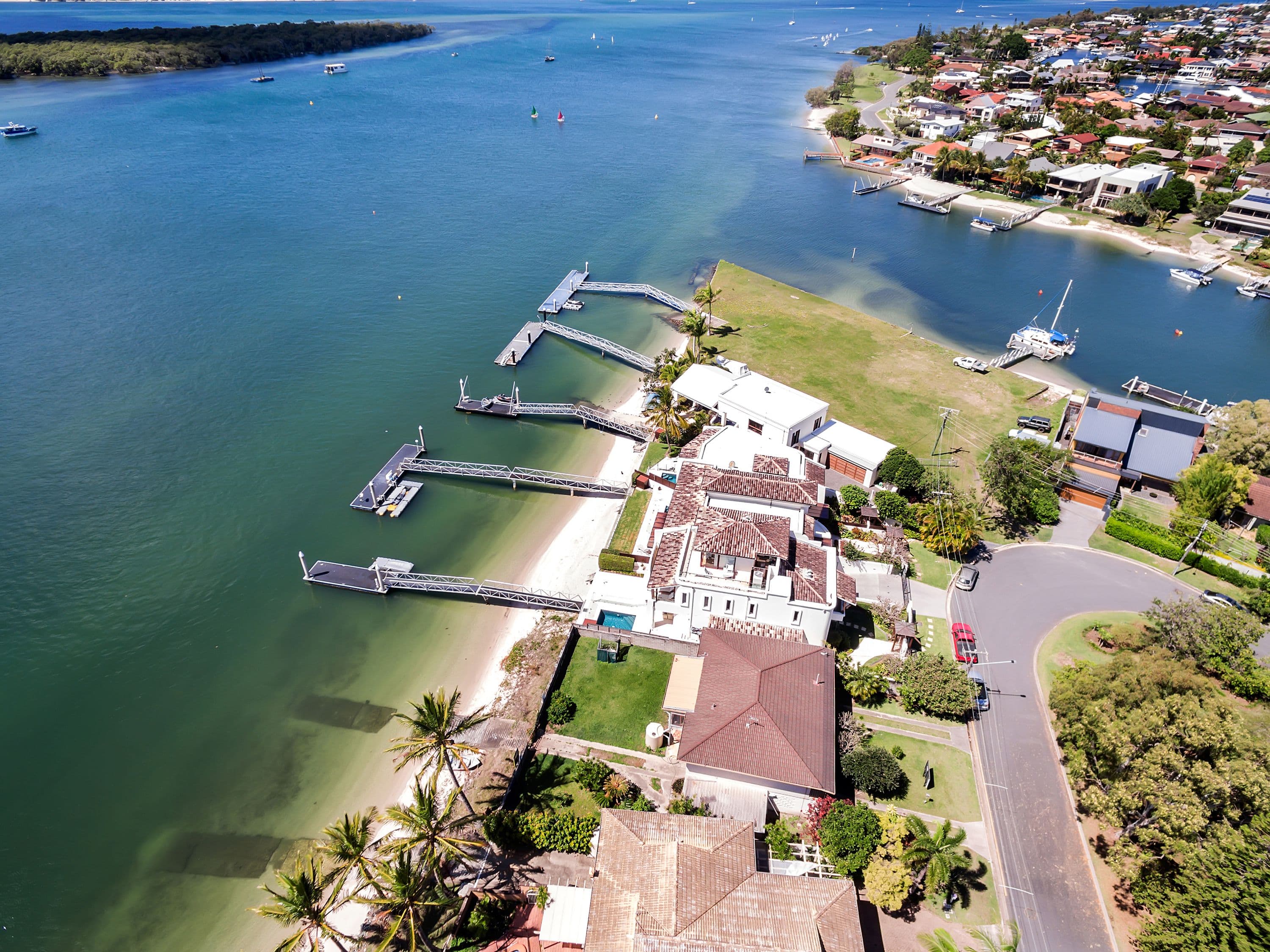 4 Poinsettia Avenue, Runaway Bay QLD 4216, Runaway Bay - Thumbnail 4