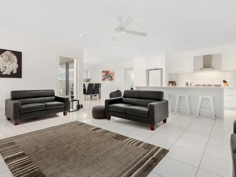 17 Golden Avenue, Warragul VIC 3820, Warragul - Thumbnail 2
