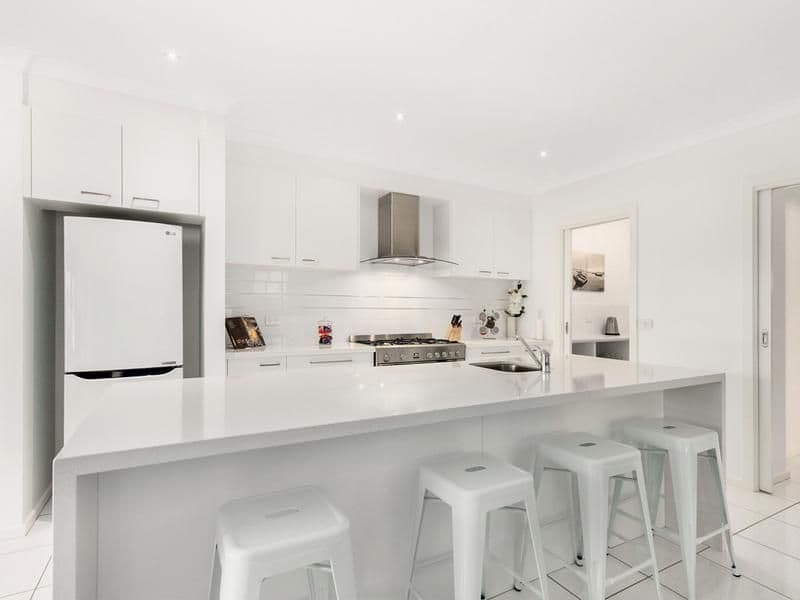 17 Golden Avenue, Warragul VIC 3820, Warragul - Thumbnail 3