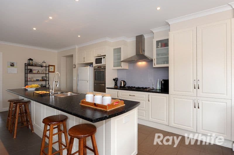8 Southgate Drive, BERWICK VIC 3806, Berwick - Thumbnail 4