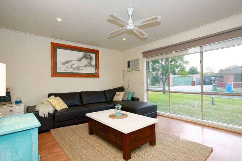45 Maculata Drive, CRANBOURNE WEST VIC 3977, Cranbourne West - Thumbnail 3